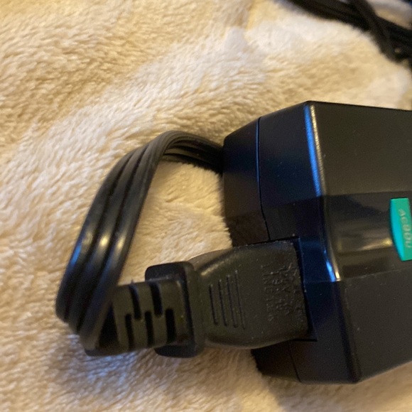 Targus 90 white universal laptop adapter power adapter - Picture 4 of 7